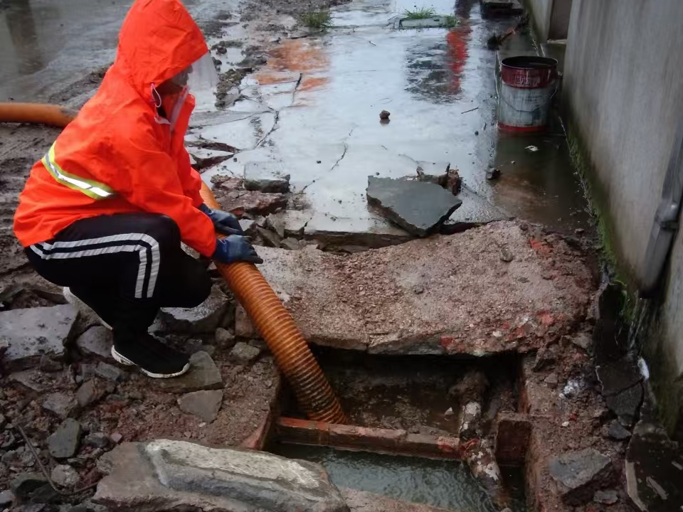 孟津专业清理污水池 炜誉市政以规范流程守护城市 “肠道”